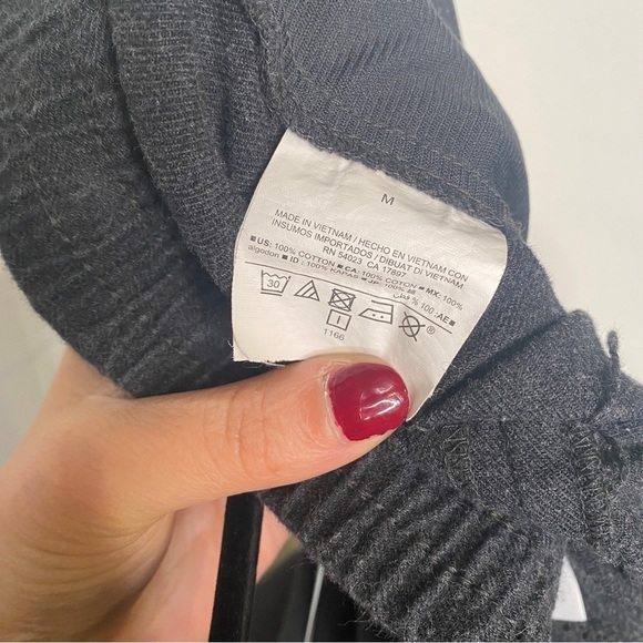 Old Navy Wool Like Soft Dark Charcoal Cuffed Ankle Pants Size Medium - Picture 9 of 10